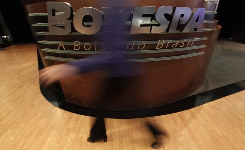 Ibovespa destoa de NY, sobe e volta ao patamar dos 110 mil pontos após 3 meses