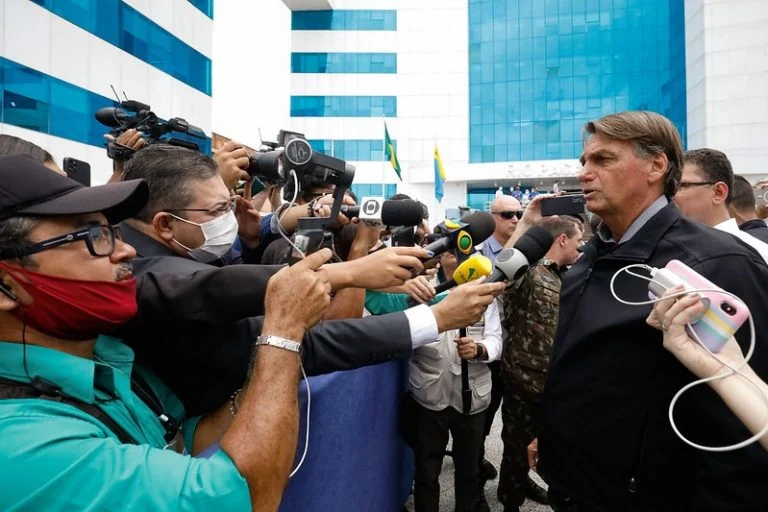 ‘É um pacotão: saem 11, entram 11’, diz Bolsonaro sobre trocas em ministérios