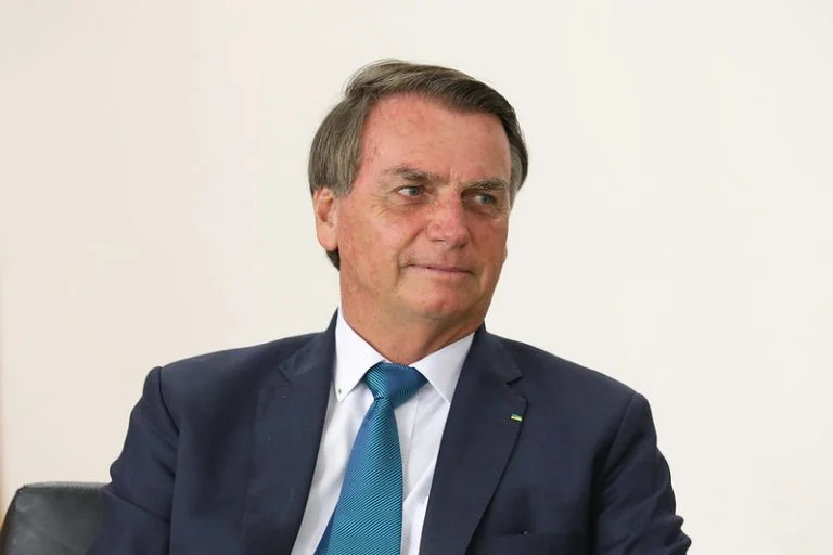 Bandeira de escassez hídrica vai acabar nas próximas semanas, diz Bolsonaro