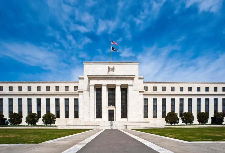 Federal Reserve anuncia alta de juros em 0,25 ponto percentual, primeira elevação desde 2018; vê mais 6 altas pela frente no ano