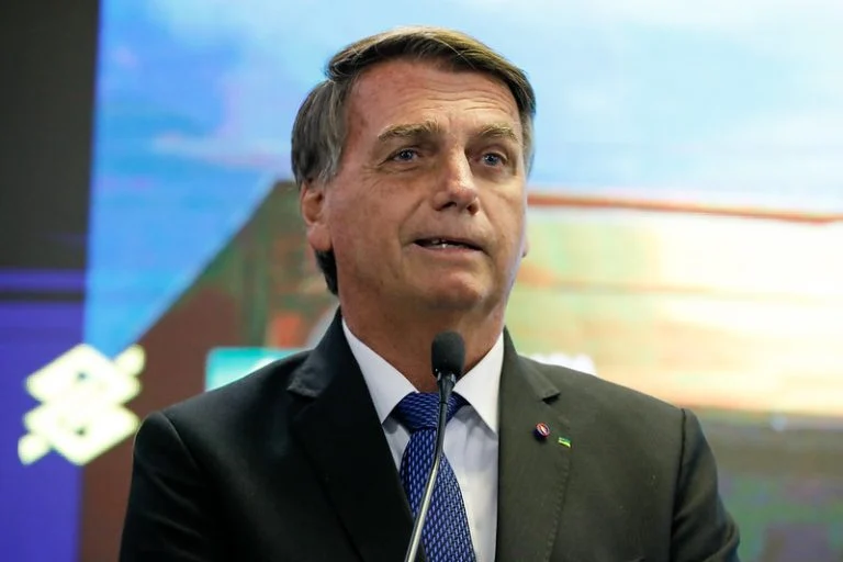 Bolsonaro diz que Braga Netto tem ‘90% de chance’ de ser vice