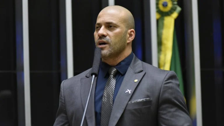 Mais de mil advogados publicam manifesto em defesa de Daniel Silveira