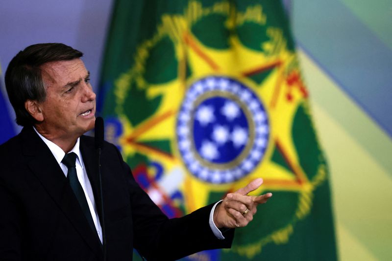 Bolsonaro sanciona teto de ICMS para combustíveis e energia com 9 vetos