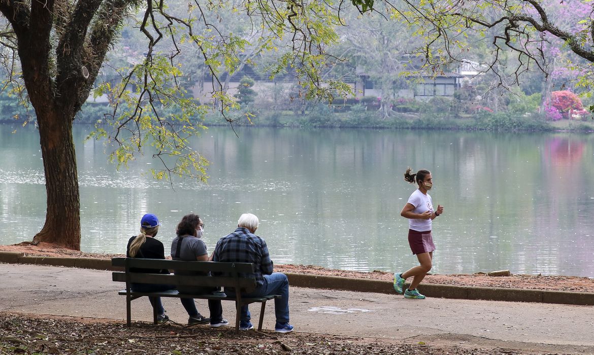 Inmet alerta para frente fria no Sul e Sudeste neste fim de semana