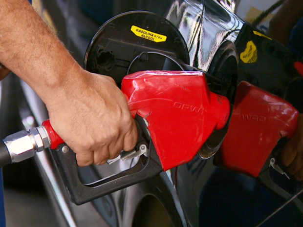 Governo estima queda de R$ 1,55 no litro da gasolina