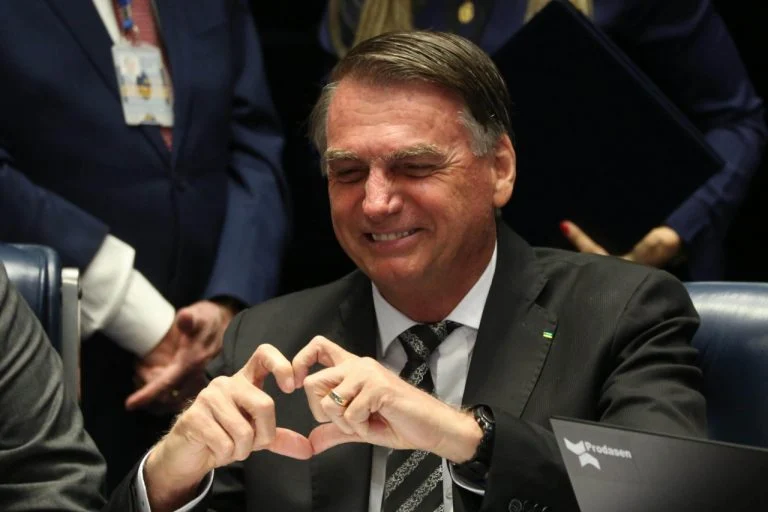 Mais de mil advogados assinam manifesto em defesa de Bolsonaro