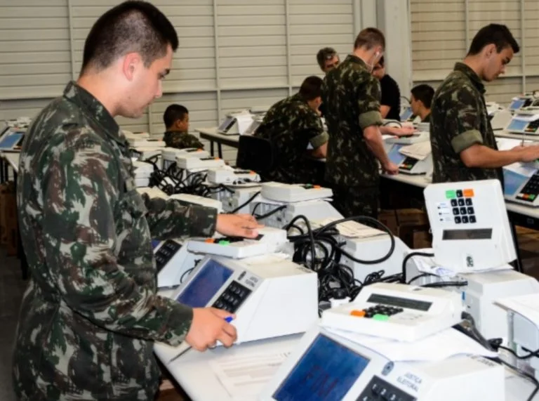 O plano das Forças Armadas para fiscalizar as urnas eletrônicas