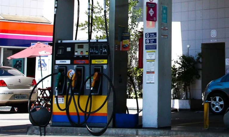 Petrobras anuncia terceira redução da gasolina em um mês