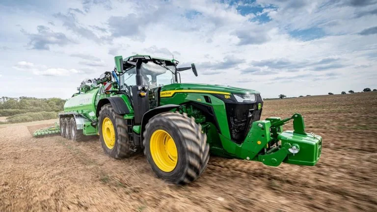 John Deere mira no mercado de softwares agrícolas